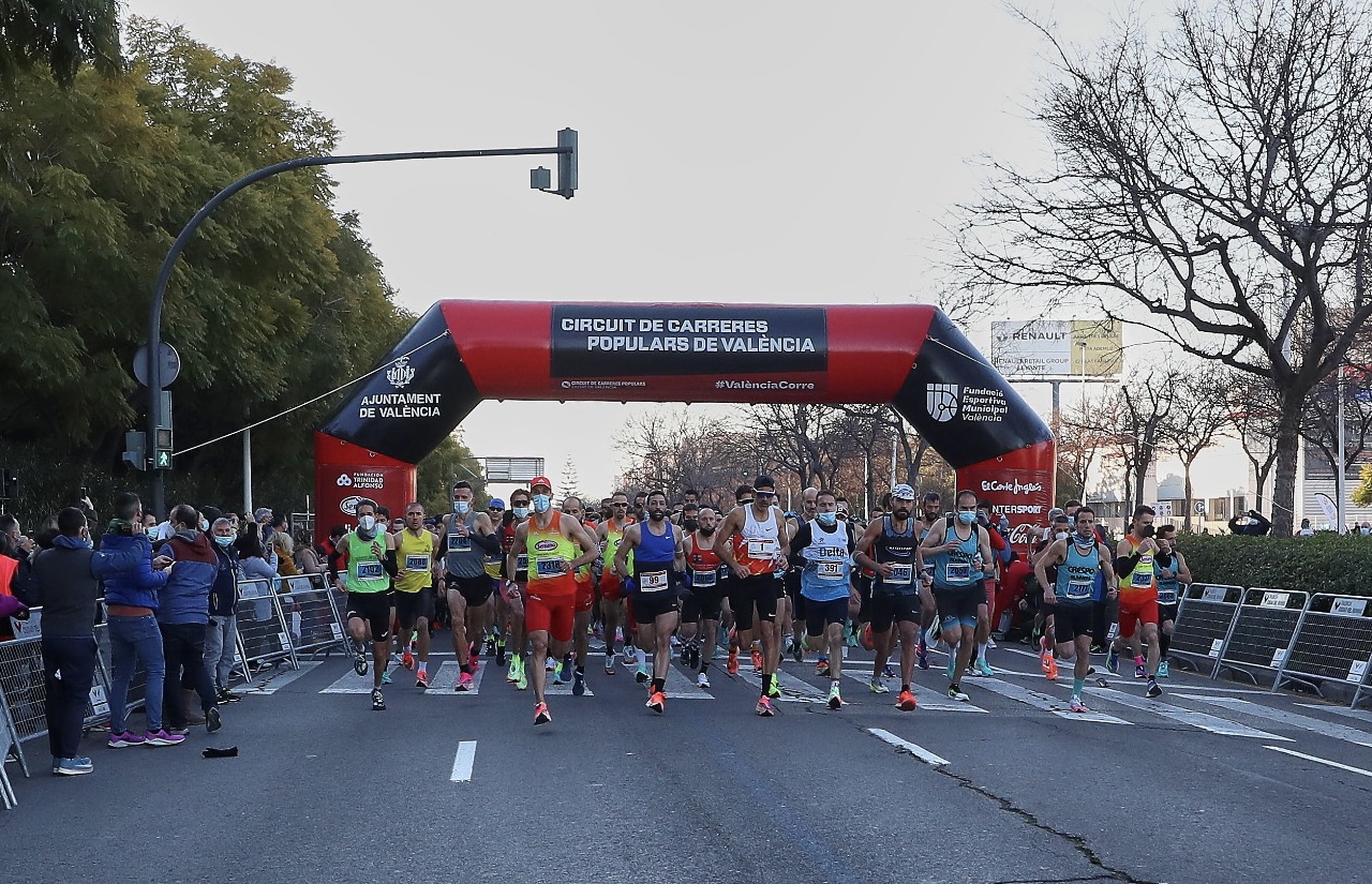 El 17º Circuito de Carreras Populares llenas las calles en su primera